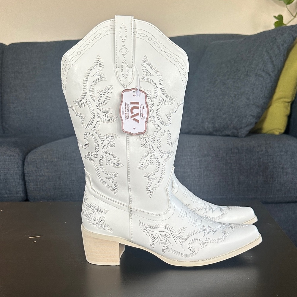 Elegant White Embroidered Heeled Boots